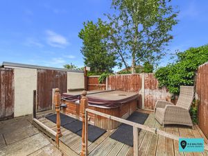Entertaining Area - click for photo gallery